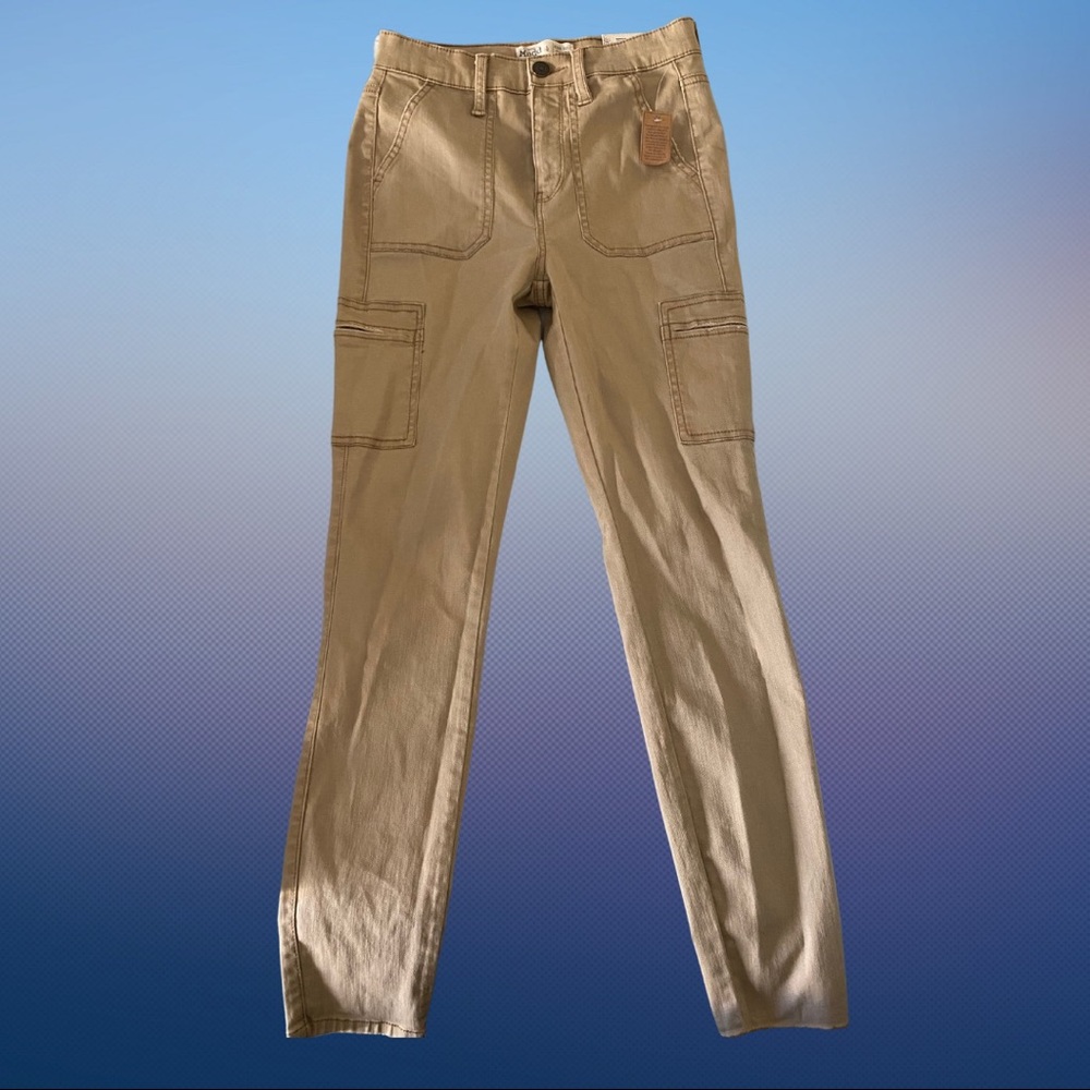 CARGO PANTS HGH RISE NEVER WORN